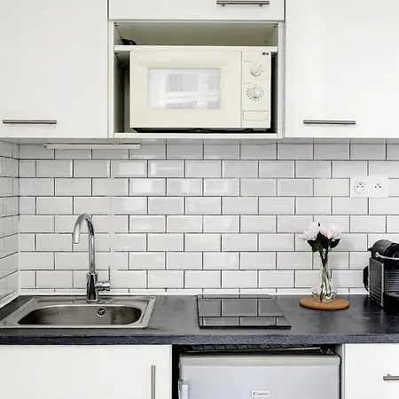 Cozy Near Eiffel Tower & Invalides & Seine Flat * פריז
