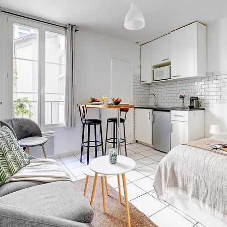 Cozy Near Eiffel Tower & Invalides & Seine Flat Apartament Paryż