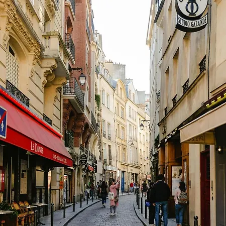 Cozy Near Eiffel Tower & Invalides & Seine Flat * Paryż